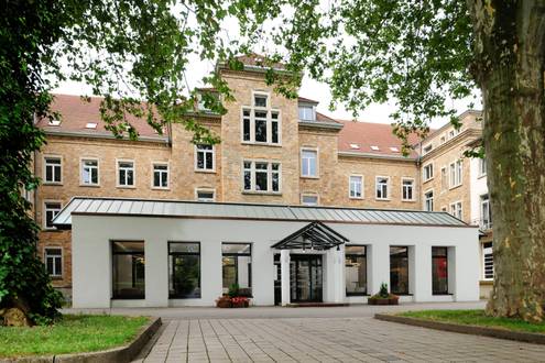 Quelle: Erzbischöfliches Seelsorgeamt Freiburg - Bildungshäuser und Familienferienstätten Ansicht vom Hauteingang vom Bildungshaus St. Bernhard