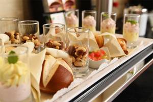 Frühstückbuffet mit Laugen und kleinen Snacks